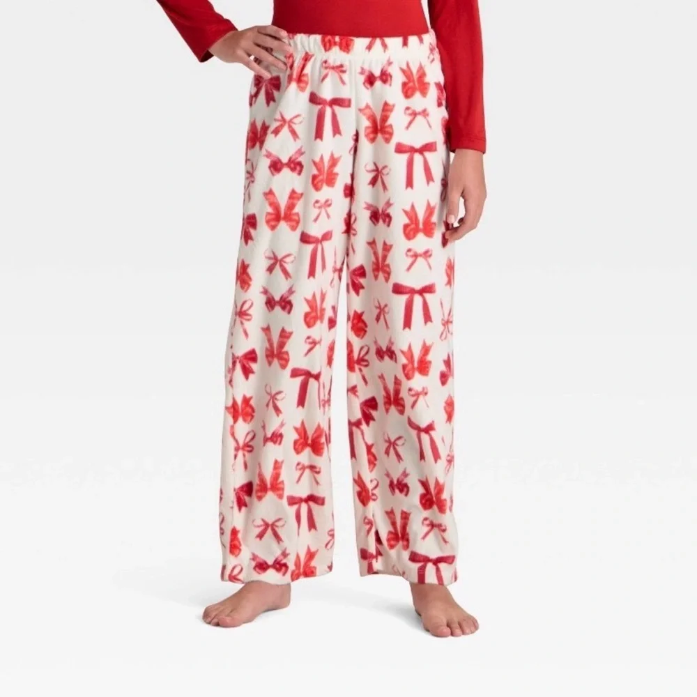 NWT Cat & Jack Holiday Kids Pajama Set Size S(6/7)